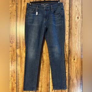 EUC Old Navy denim jeans. Size 8. Women’s.